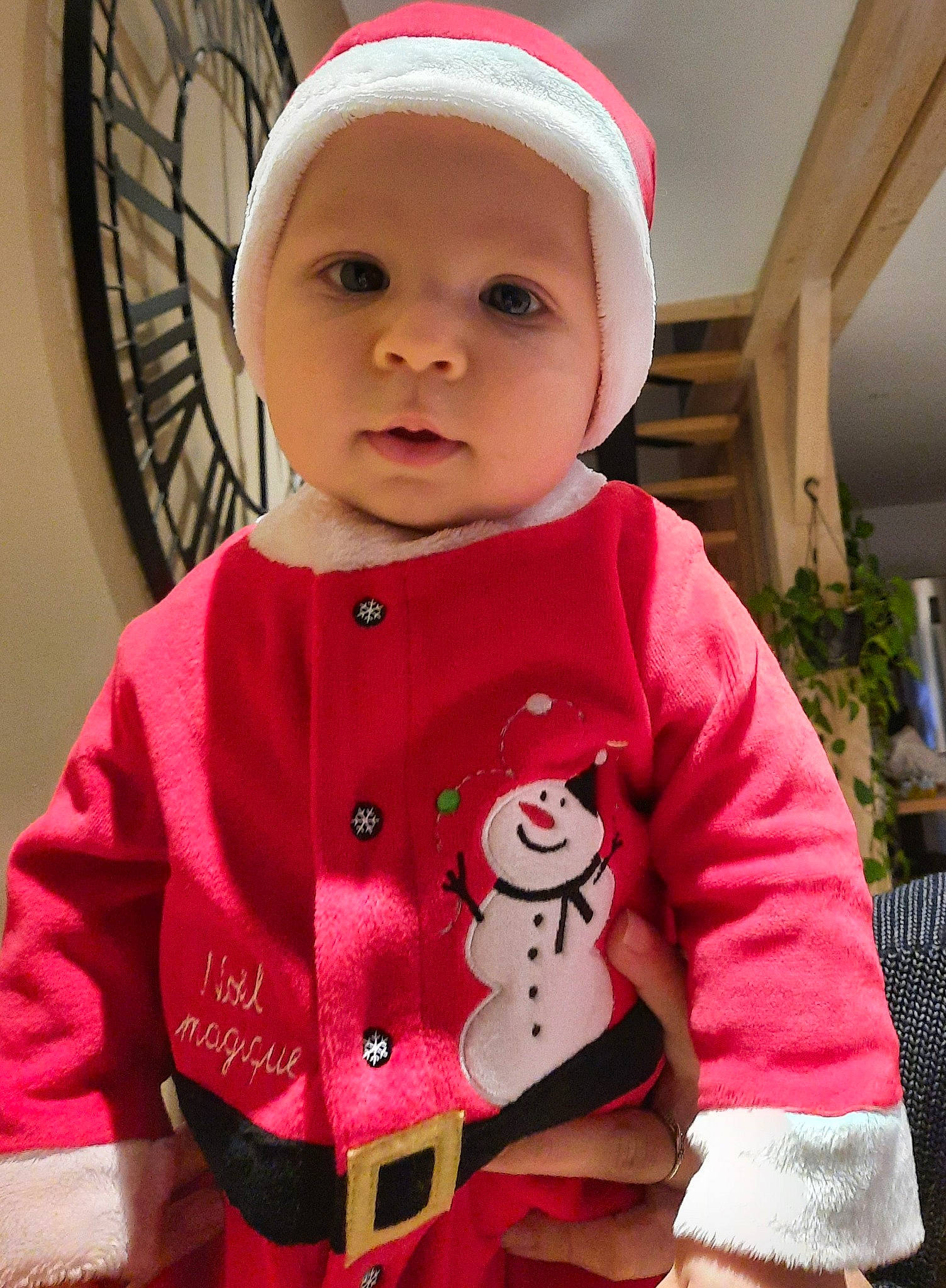 Tilio a rejoint le concours — aidez-le/la à gagner de superbes lots ! baby, baby_toddler_clothing, cap, cheek, collar, dress, face, headwear, jacket, lip, magenta, outerwear, person, pink, plant, product, red, skin, sleeve, t_shirt