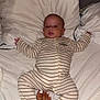 Tiano a rejoint le concours — aidez-le/la à gagner de superbes lots ! baby, pajamas, striped_clothing, bed, pillow, white_sheets, feet, toenails, skin, infant, lying_down, bedroom, blanket, comfort, sleepwear, child, relaxation, home, person, cozy