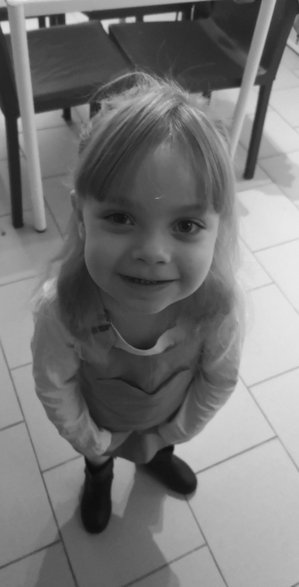 Mya a rejoint le concours — aidez-le/la à gagner de superbes lots ! beauty, black, black_and_white, cheek, child, eyebrow, face, facial_expression, forehead, hair, hairstyle, head, joy, nose, person, photograph, skin, smile, snapshot, standing