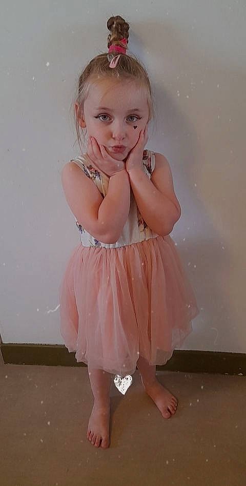 Louise participe au concours pour gagner de l'argent avec cette photo : baby_toddler_clothing, day_dress, dress, embellishment, eyelash, flash_photography, gesture, hair, happy, head, human_body, human_leg, iris, one_piece_garment, person, pink, skin, sleeve, standing, toddler