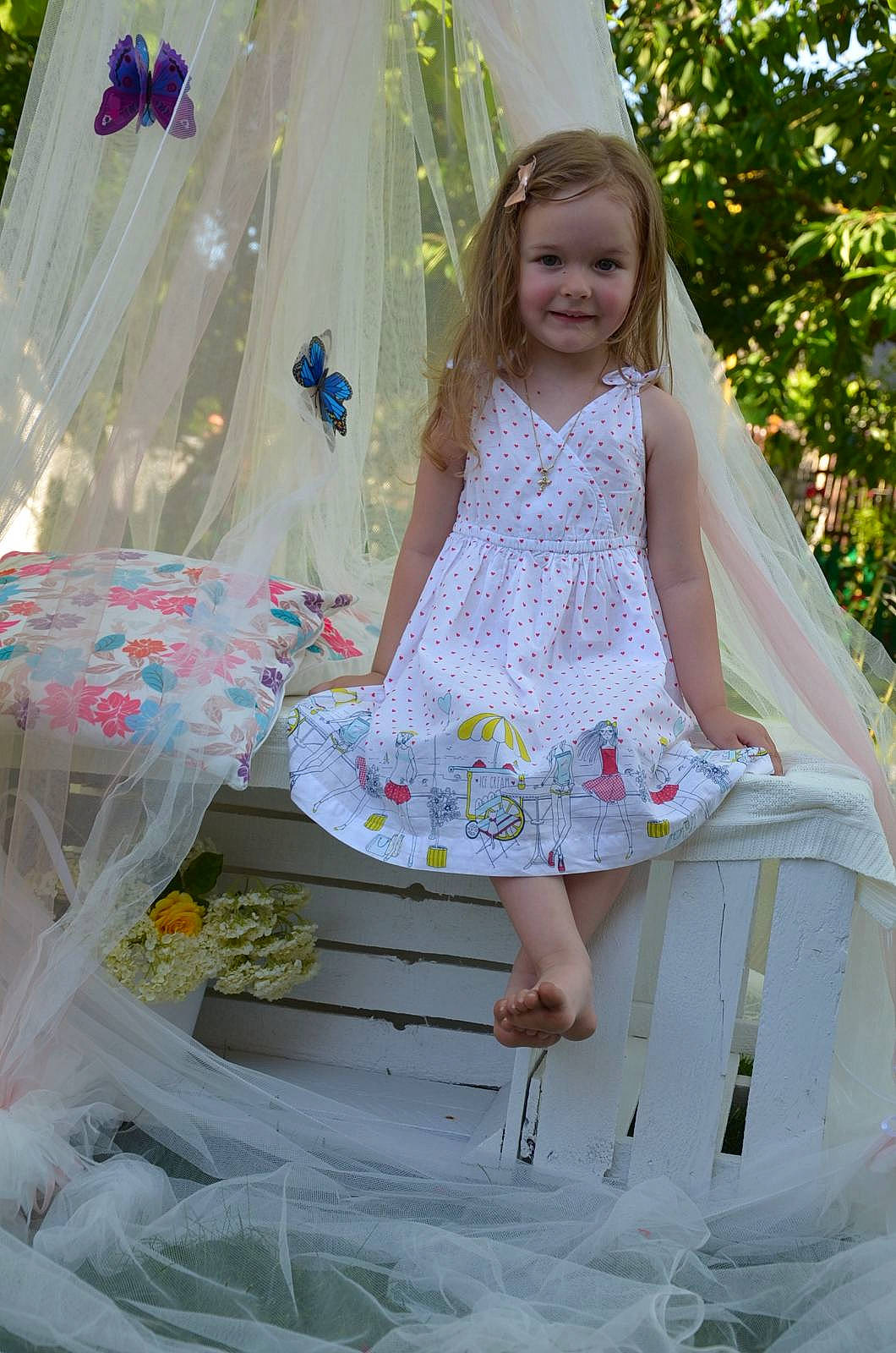 Amalia a rejoint le concours — aidez-le/la à gagner de superbes lots ! baby_toddler_clothing, beauty, bridal_accessory, day_dress, dress, embellishment, fashion, fun, grass, happy, joy, pattern, person, pink, product, sleeve, smile, summer, textile, toddler