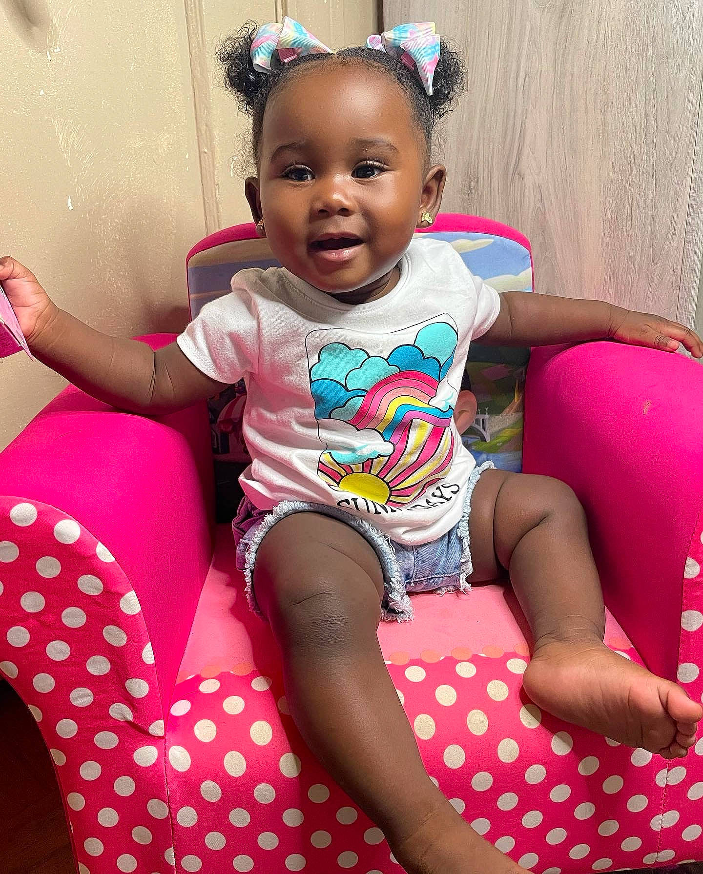 Beauty is registered to the contest to win money with this photo: baby_toddler_clothing, chair, comfort, facial_expression, fashion, finger, fun, hairstyle, happy, human, human_body, mammal, organ, person, pink, product, skin, sleeve, smile, textile
