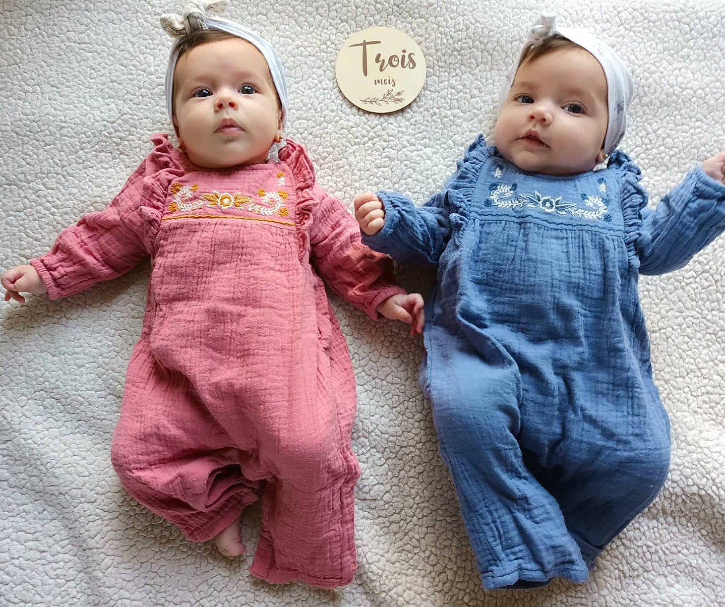 Paola participe au concours pour gagner de l'argent avec cette photo : baby, baby_toddler_clothing, cheek, child, doll, eye, face, facial_expression, fur, gesture, happy, head, iris, nose, person, pink, skin, sleeve, toddler, toy