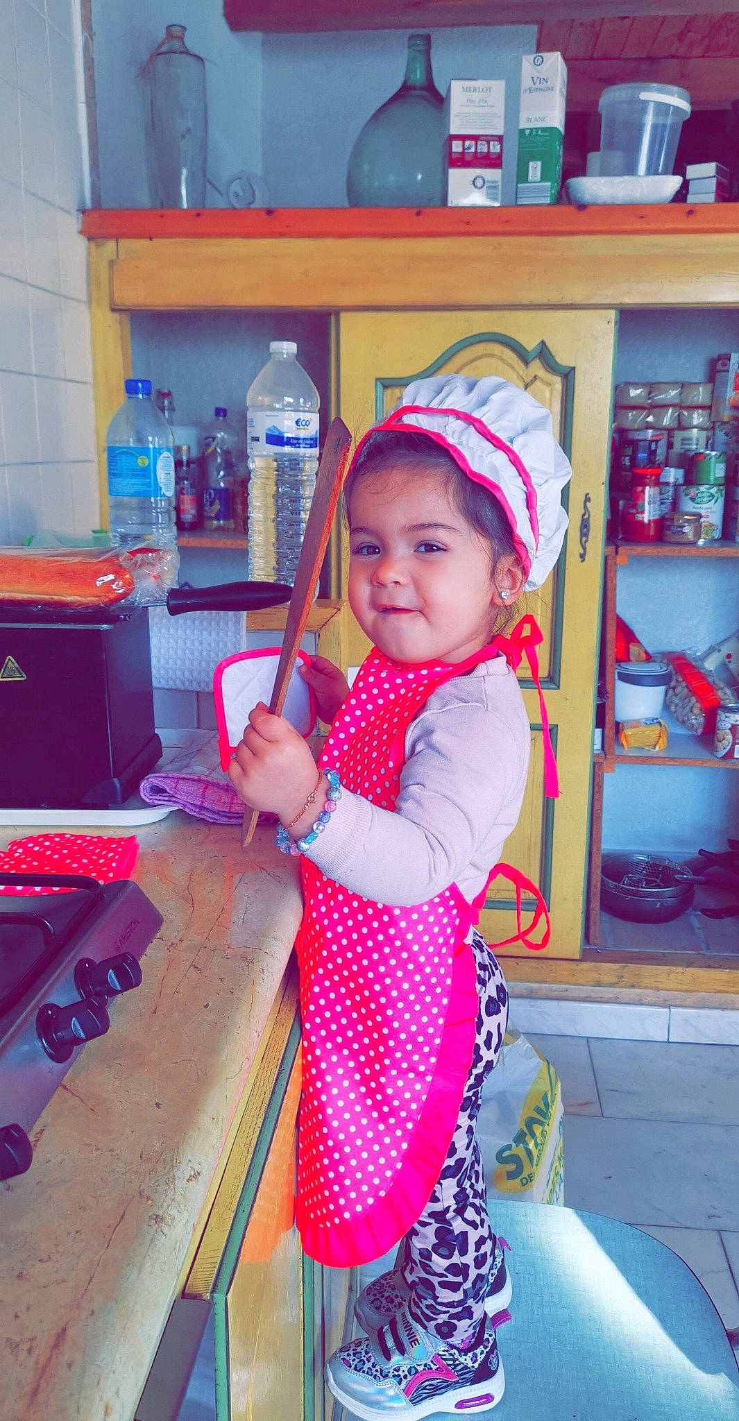 Nina participe au concours pour gagner de l'argent avec cette photo : baby, baby_toddler_clothing, bottle, child, door, dress, fun, happy, hat, leisure, magenta, pattern, person, pink, plastic_bottle, play, shelf, sleeve, smile, toddler