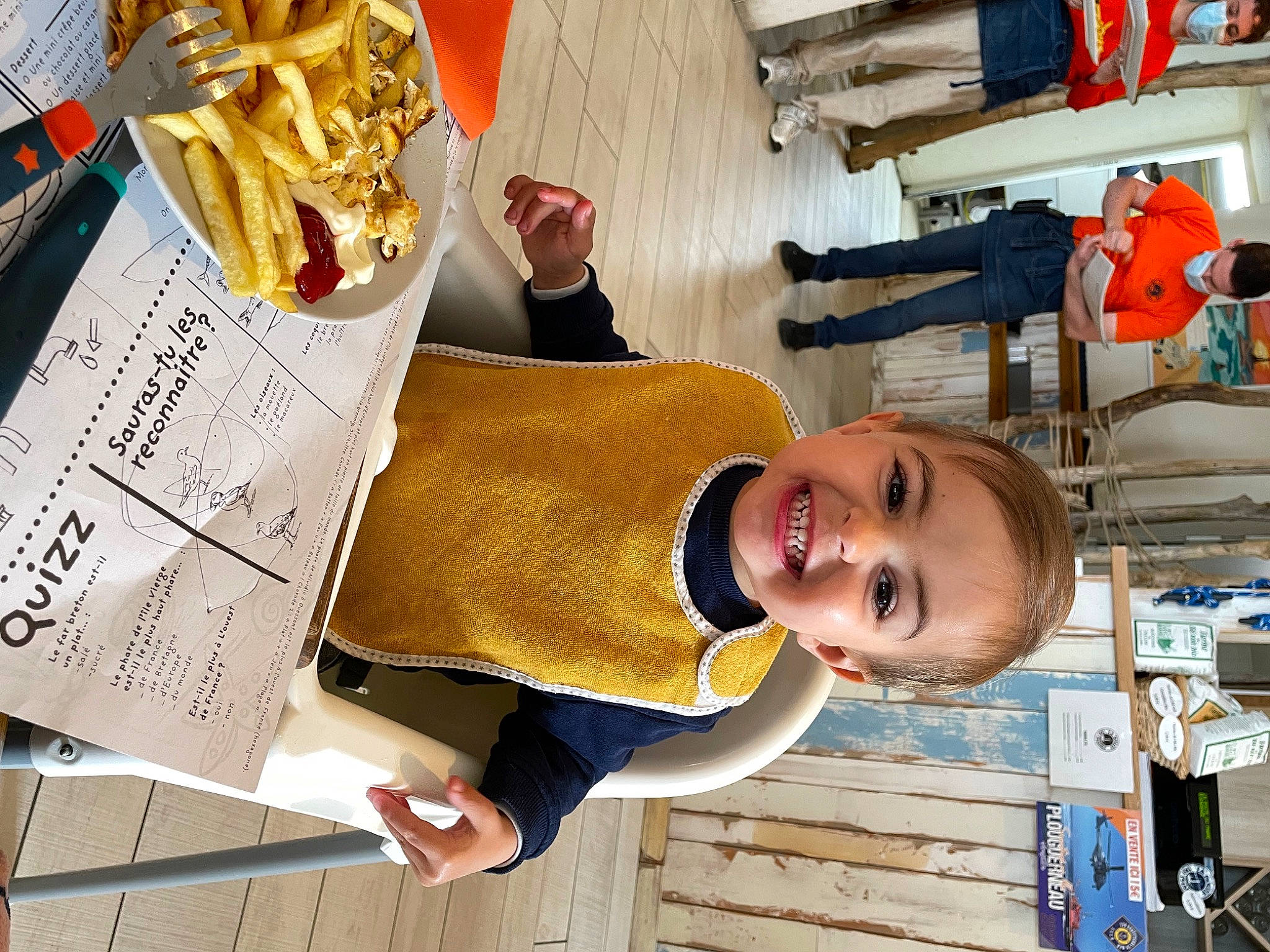 Elyèsse participe au concours pour gagner de l'argent avec cette photo : child, comfort_food, cuisine, engineering, fast_food, food, french_fries, fried_food, fun, happy, ingredient, joy, junk_food, organ, person, photograph, smile, snapshot, tableware, toddler
