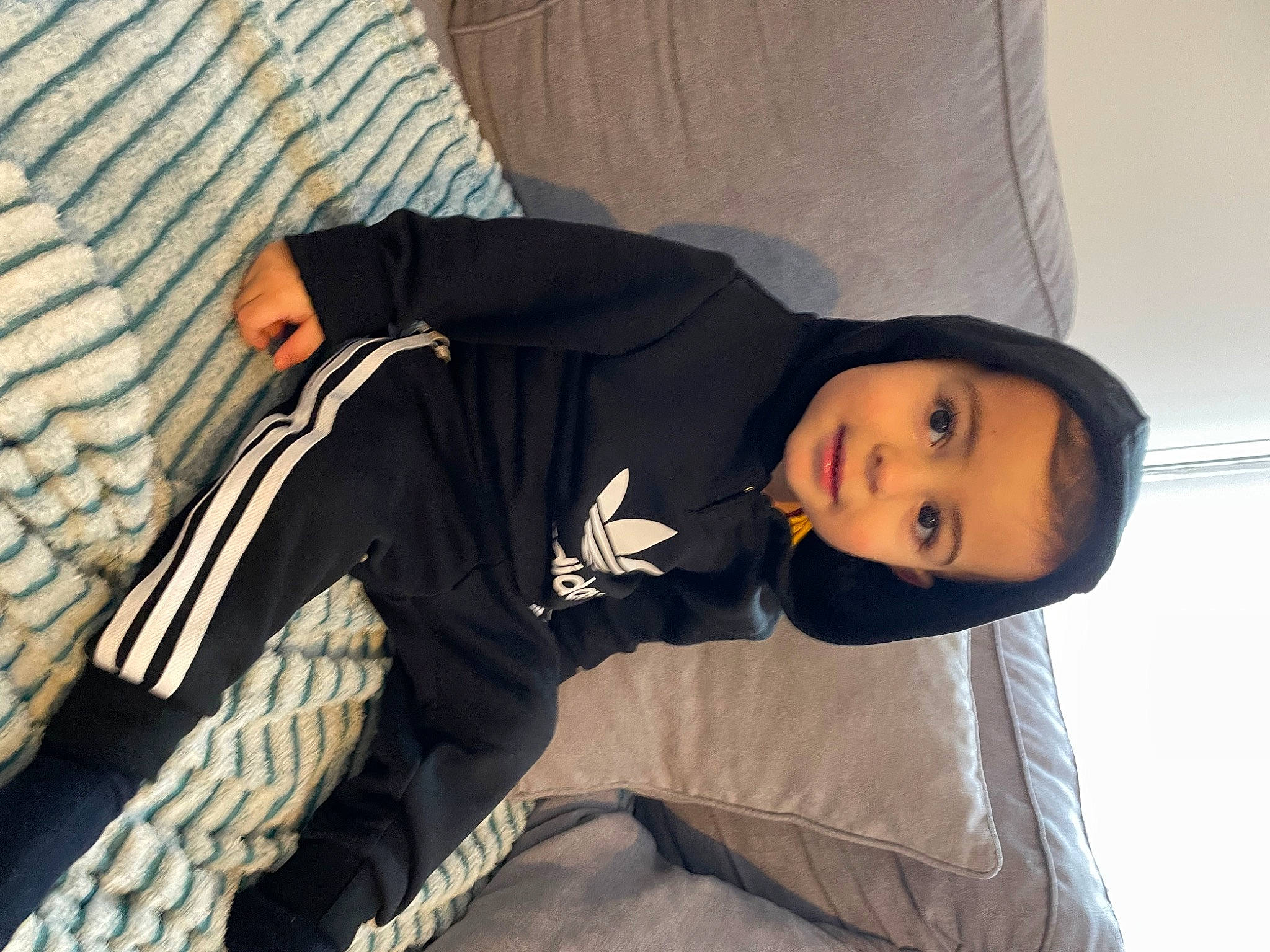 Elyèsse participe au concours pour gagner de l'argent avec cette photo : child, comfort, elbow, fur, hat, human_leg, leg, linens, nap, person, room, sitting, sleep, sleeve, smile, thigh, toddler, tree