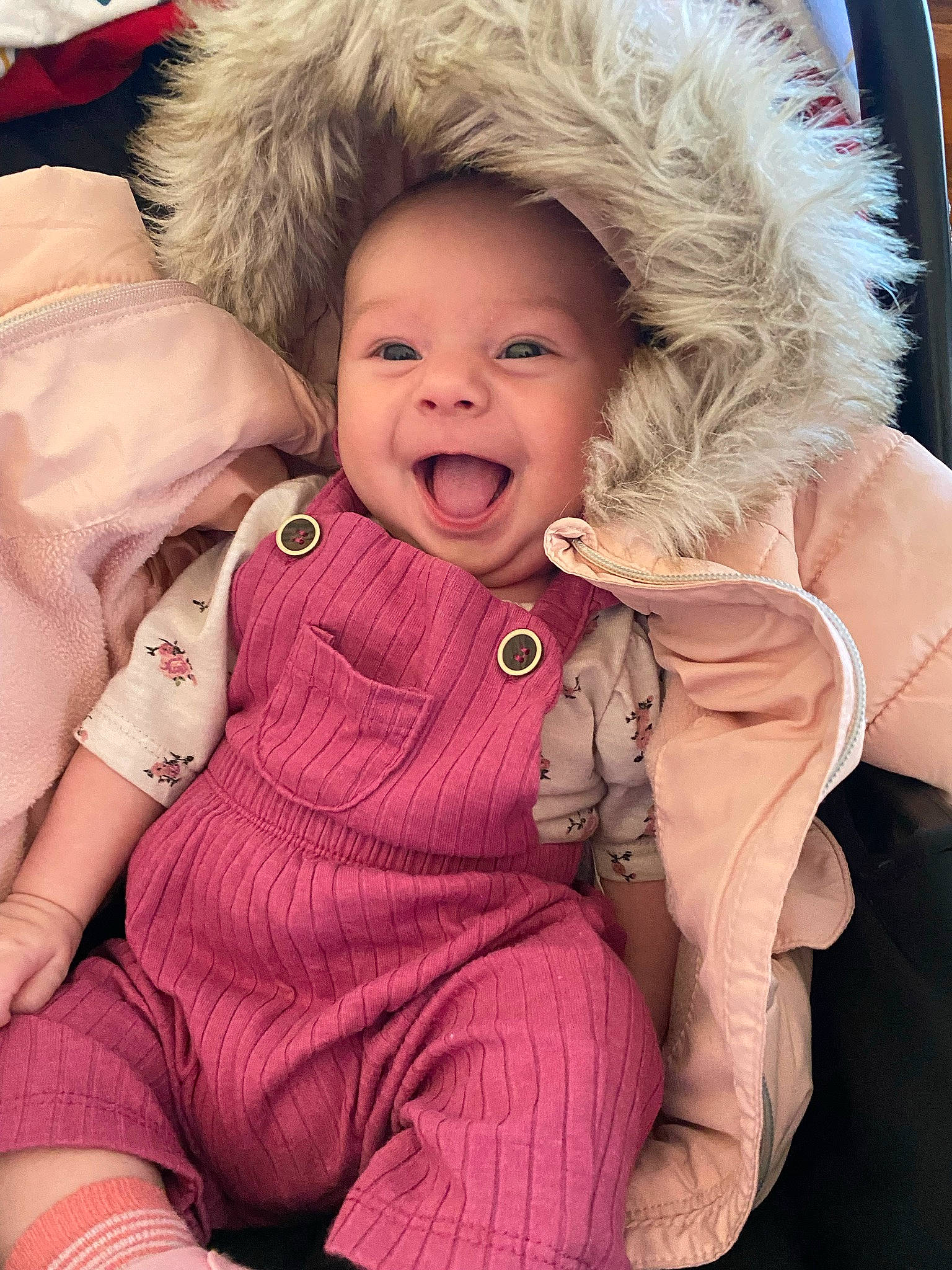 Koraly participe au concours pour gagner de l'argent avec cette photo : baby_toddler_clothing, cheek, ear, eye, finger, fur_clothing, gesture, happy, head, human_body, iris, lip, mouth, nose, person, pink, product, skin, sleeve, smile