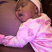 Emy is registered to the contest to win money with this photo: