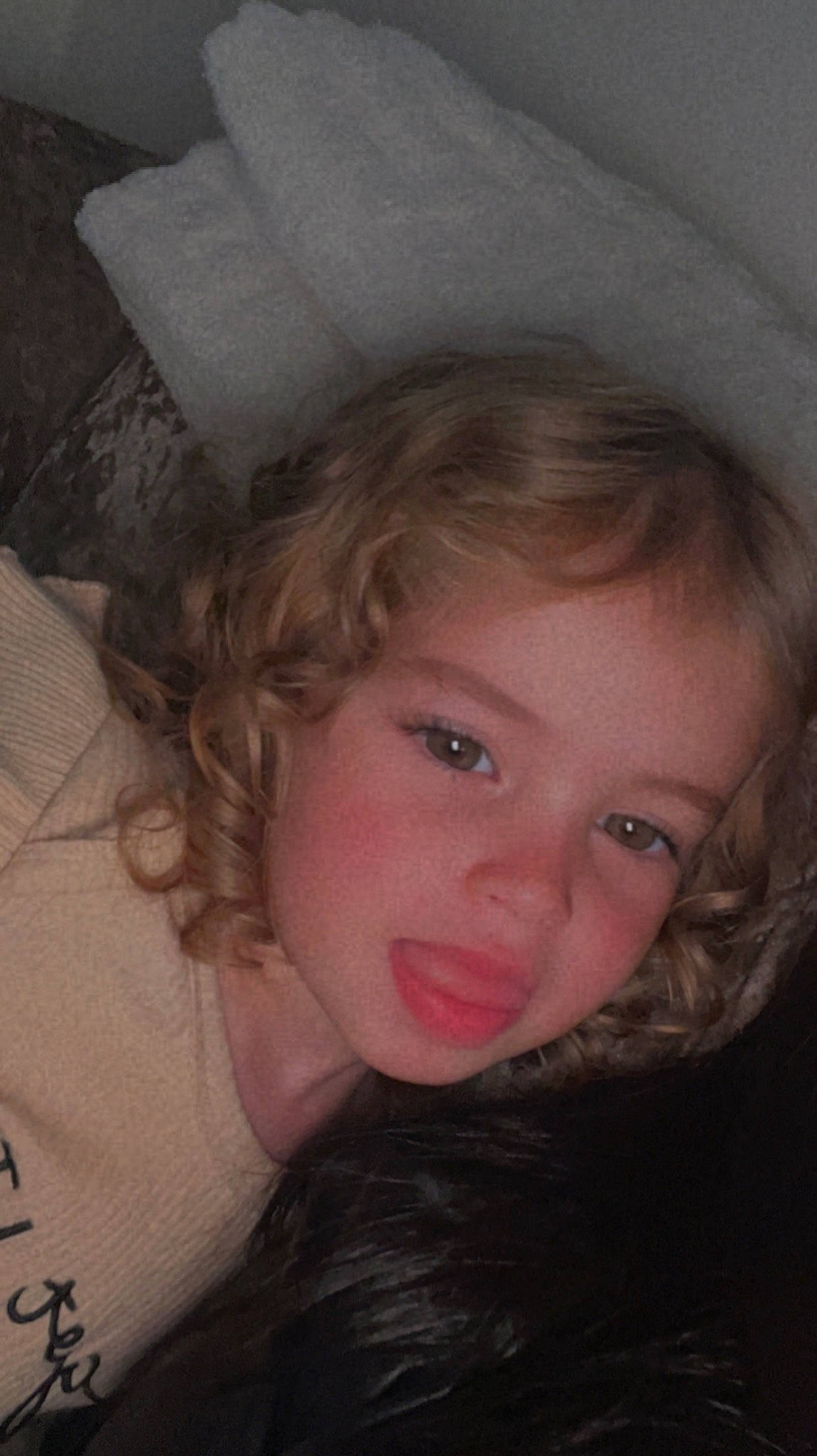 Ayla is registered to the contest to win money with this photo: cheek, chin, ear, eyebrow, eyelash, flash_photography, forehead, hair, hairstyle, happy, headgear, iris, jaw, lip, mouth, neck, nose, person, skin, smile