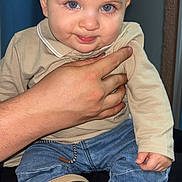 Lucas participe au concours pour gagner de l'argent avec cette photo : adult_hand, baby, blue_eyes, cheeks, child, close_up, cute, denim_jeans, ear, face, hand, indoor, infant, long_sleeve, polo_shirt, portrait, purse_strap, skin, smile, socks