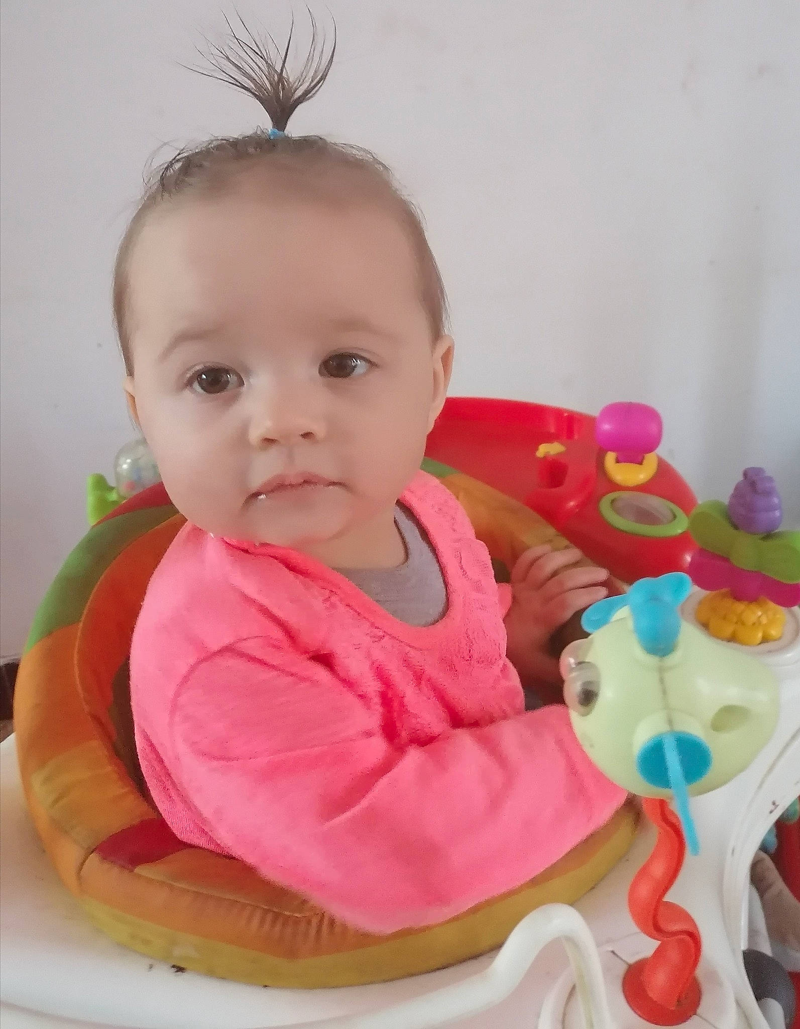 Wilena participe au concours pour gagner de l'argent avec cette photo : baby, baby_toys, child, person, pink, play, sitting, toddler