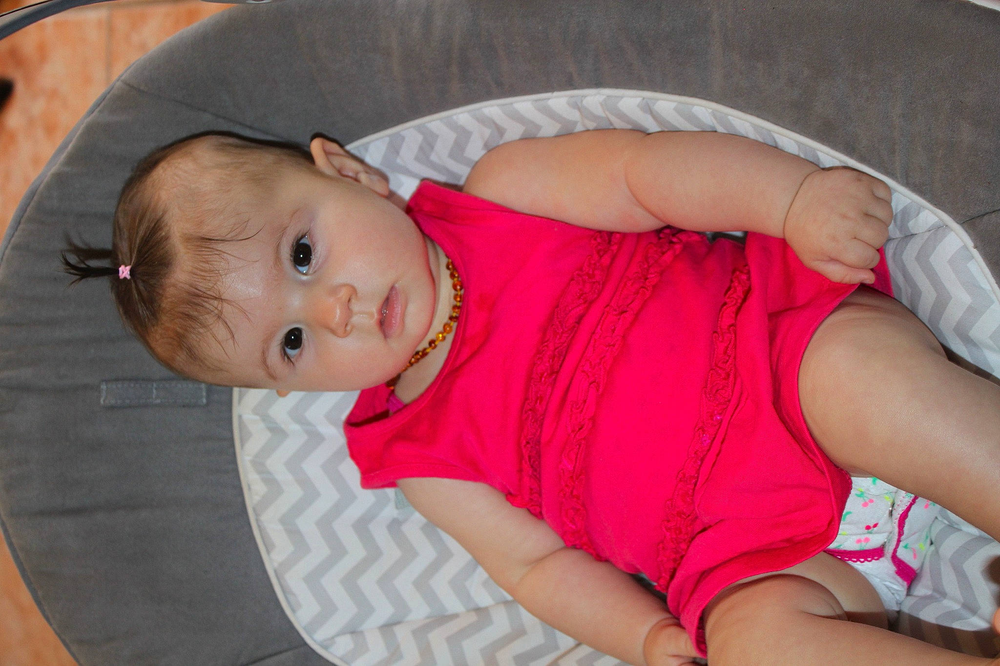 Solyne a rejoint le concours — aidez-le/la à gagner de superbes lots ! abdomen, baby, baby_toddler_clothing, cheek, comfort, elbow, eye, facial_expression, hairstyle, human_body, human_leg, knee, mammal, mouth, person, skin, sleeve, thigh, toddler, trunk