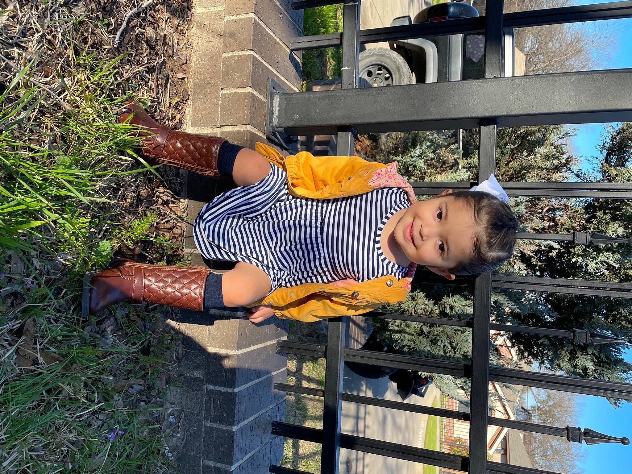 Camila is registered to the contest to win money with this photo: baby, baby_toddler_clothing, child, fun, grass, happy, joy, leisure, people_in_nature, person, plant, sky, sleeve, smile, t_shirt, toddler, tree, vacation