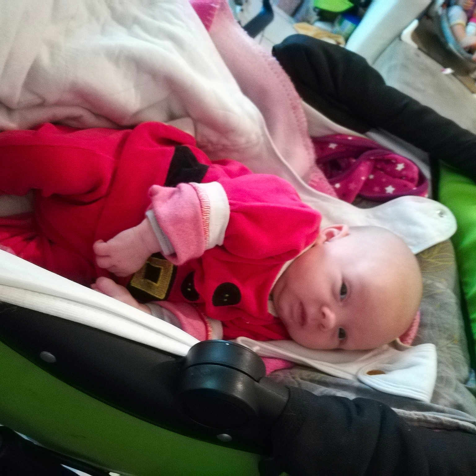 Luna a rejoint le concours — aidez-le/la à gagner de superbes lots ! baby_carriage, baby_products, car_seat, child, day, fun, girl, infant, mouth, pink, play, product, smile, toddler