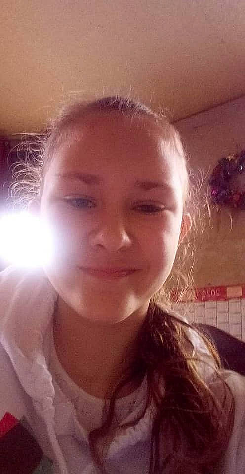 Eva participe au concours pour gagner de l'argent avec cette photo : beauty, blond, brown, brown_hair, cheek, chin, eyebrow, eyelash, forehead, hair, hairstyle, jaw, lip, neck, organ, person, portrait, selfie, skin, throat