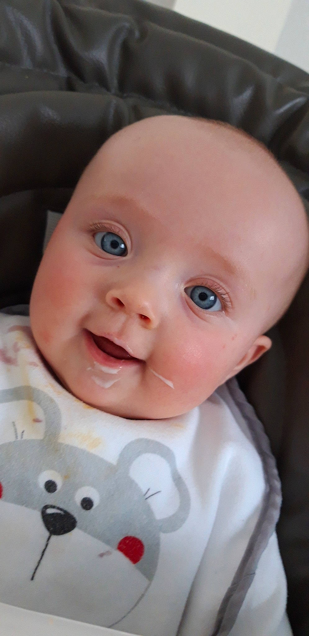 Laurine a rejoint le concours — aidez-le/la à gagner de superbes lots ! baby, cheek, child, ear, eye, face, forehead, head, lip, mouth, nose, person, skin, smile, toddler