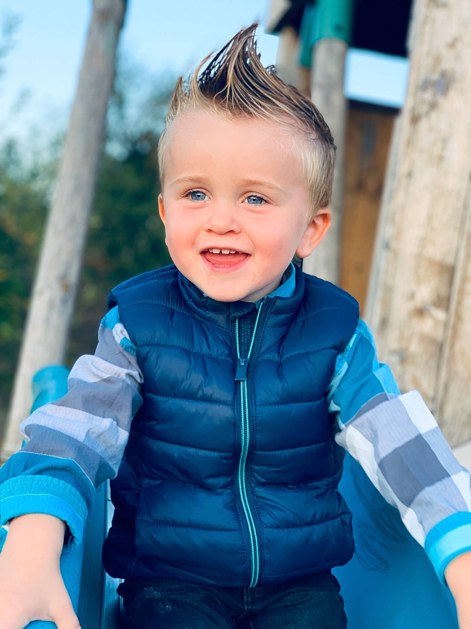 Aaron a rejoint le concours — aidez-le/la à gagner de superbes lots ! baby, blue, cheek, child, child_model, eye, face, facial_expression, green, head, joy, outerwear, people, person, photography, playground, recreation, skin, smile, toddler