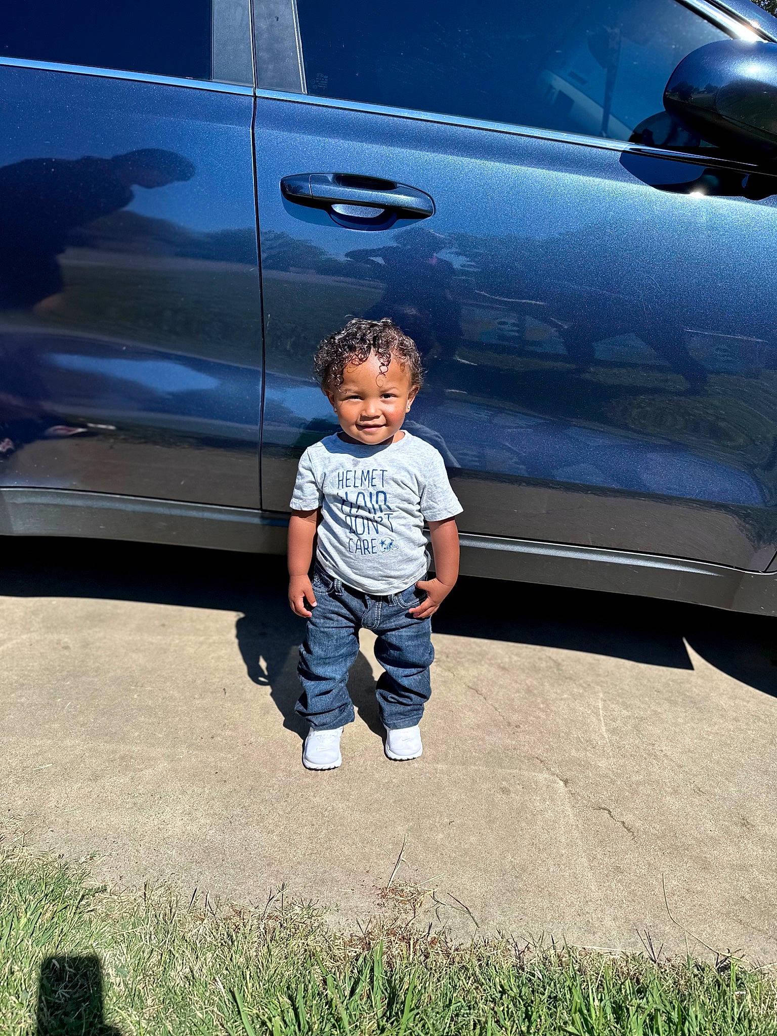 Deonte is registered to the contest to win money with this photo: alloy_wheel, automotive_design, automotive_exterior, automotive_lighting, automotive_tire, black, bumper, car, fender, grille, hood, land_vehicle, light, mode_of_transport, motor_vehicle, person, plant, tire, vehicle, vehicle_door