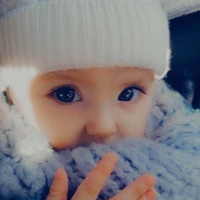 Marina a rejoint le concours — aidez-le/la à gagner de superbes lots ! baby, cheek, child, eye, eyebrow, face, finger, fur, hand, knit_cap, nose, skin, toddler, winter