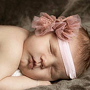 Kenleigh is registered to the contest to win money with this photo: child, girl, hair_accessory, headpiece, infant