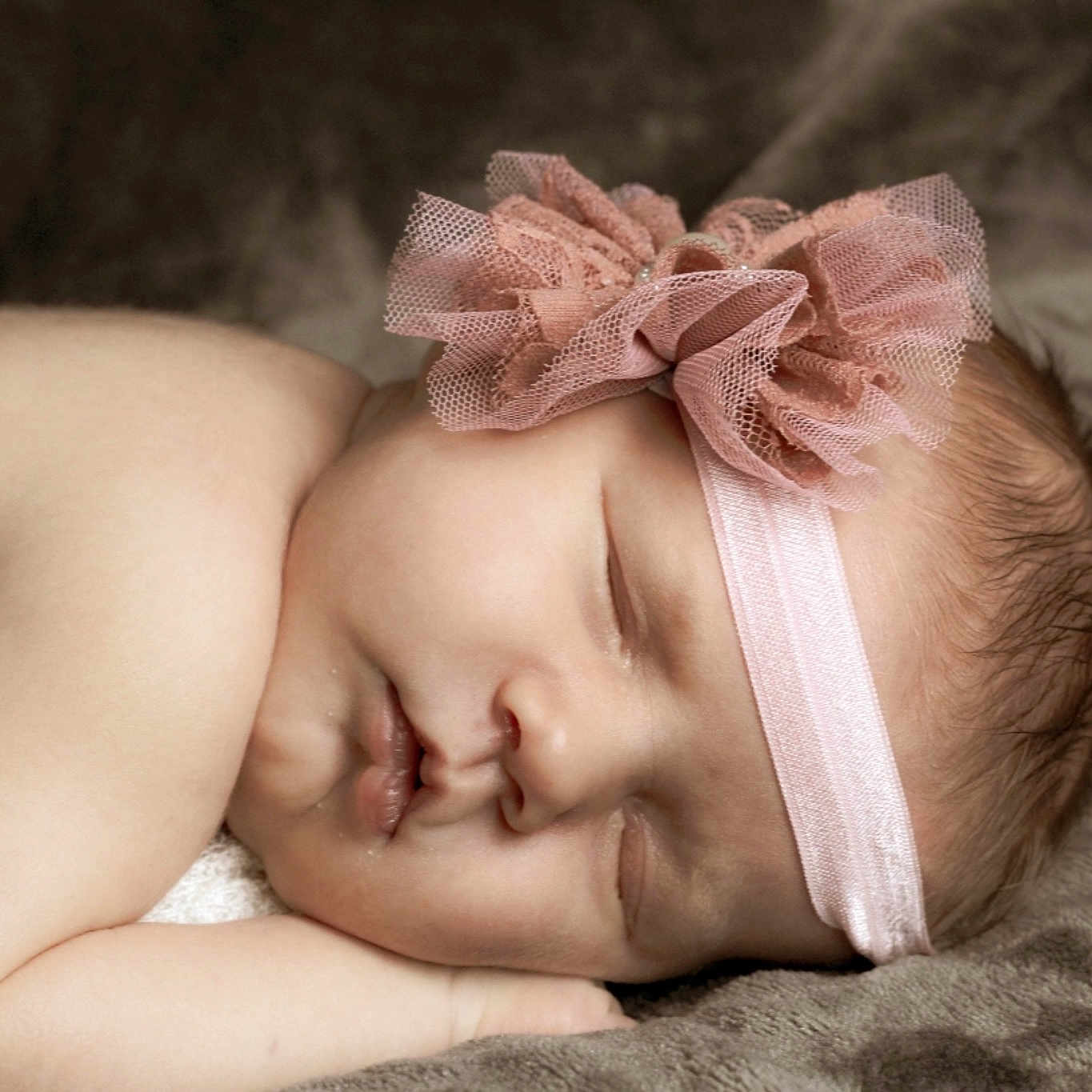 Kenleigh is registered to the contest to win money with this photo: child, girl, hair_accessory, headpiece, infant