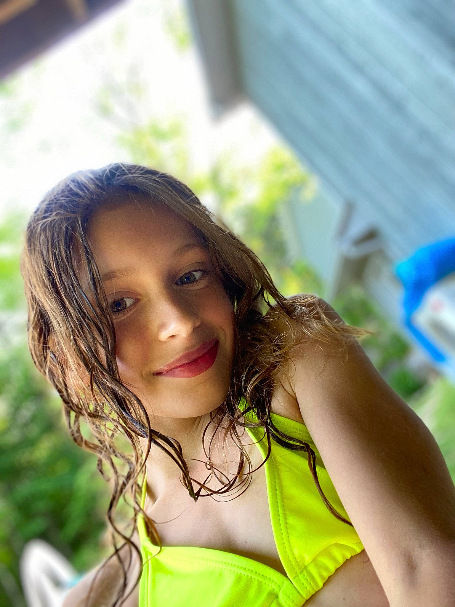 Rebecca participe au concours pour gagner de l'argent avec cette photo : black_hair, blond, brown_hair, eyelash, flash_photography, fun, grass, happy, jewellery, joy, leisure, long_hair, necklace, people_in_nature, person, shoulder, skin, smile, sunlight, thigh