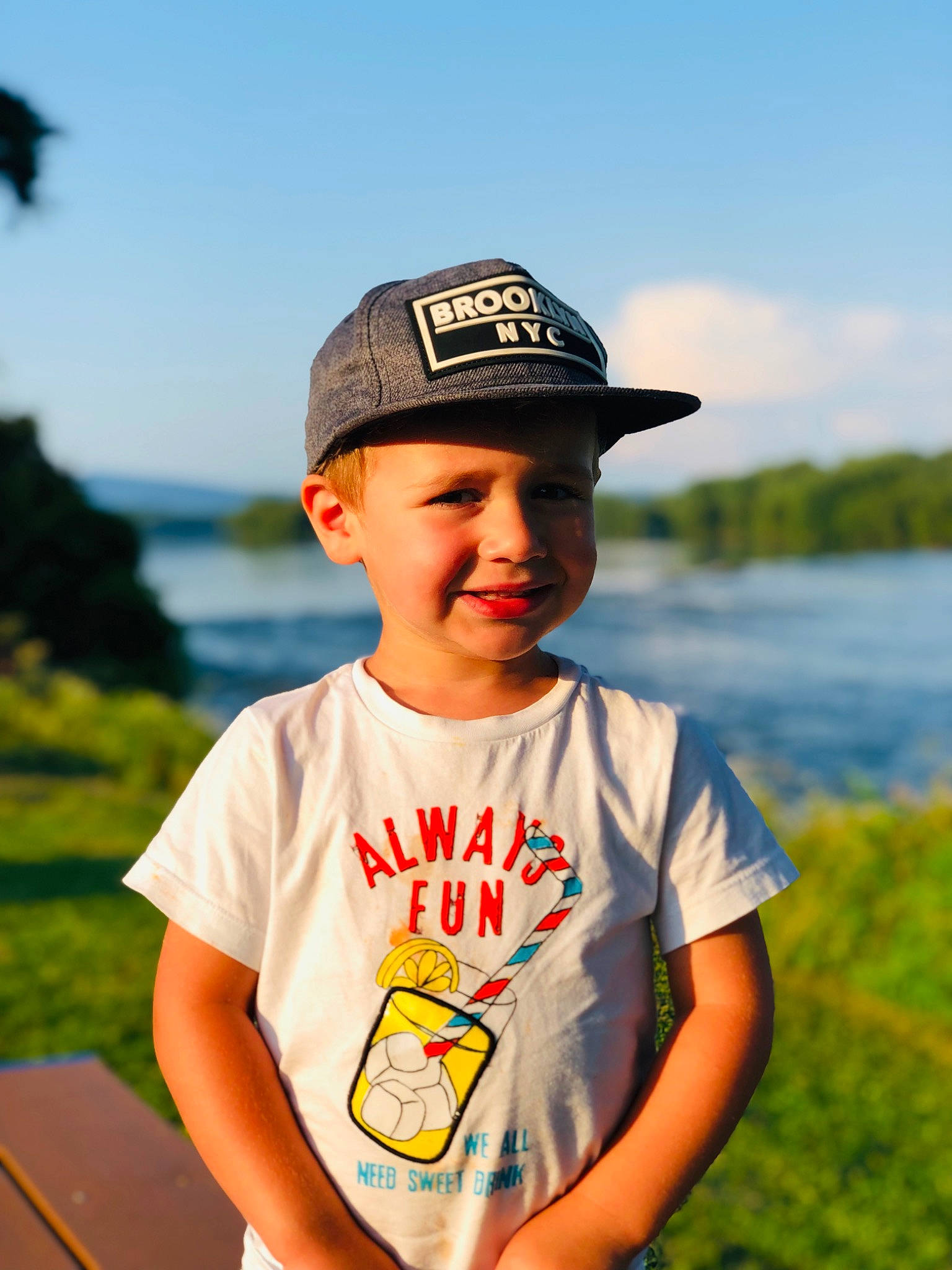 Marley a rejoint le concours — aidez-le/la à gagner de superbes lots ! baseball_cap, cap, child, cloud, grass, happy, hat, headgear, headwear, joy, leisure, people, person, plant, sky, sleeve, smile, summer, t_shirt, toddler