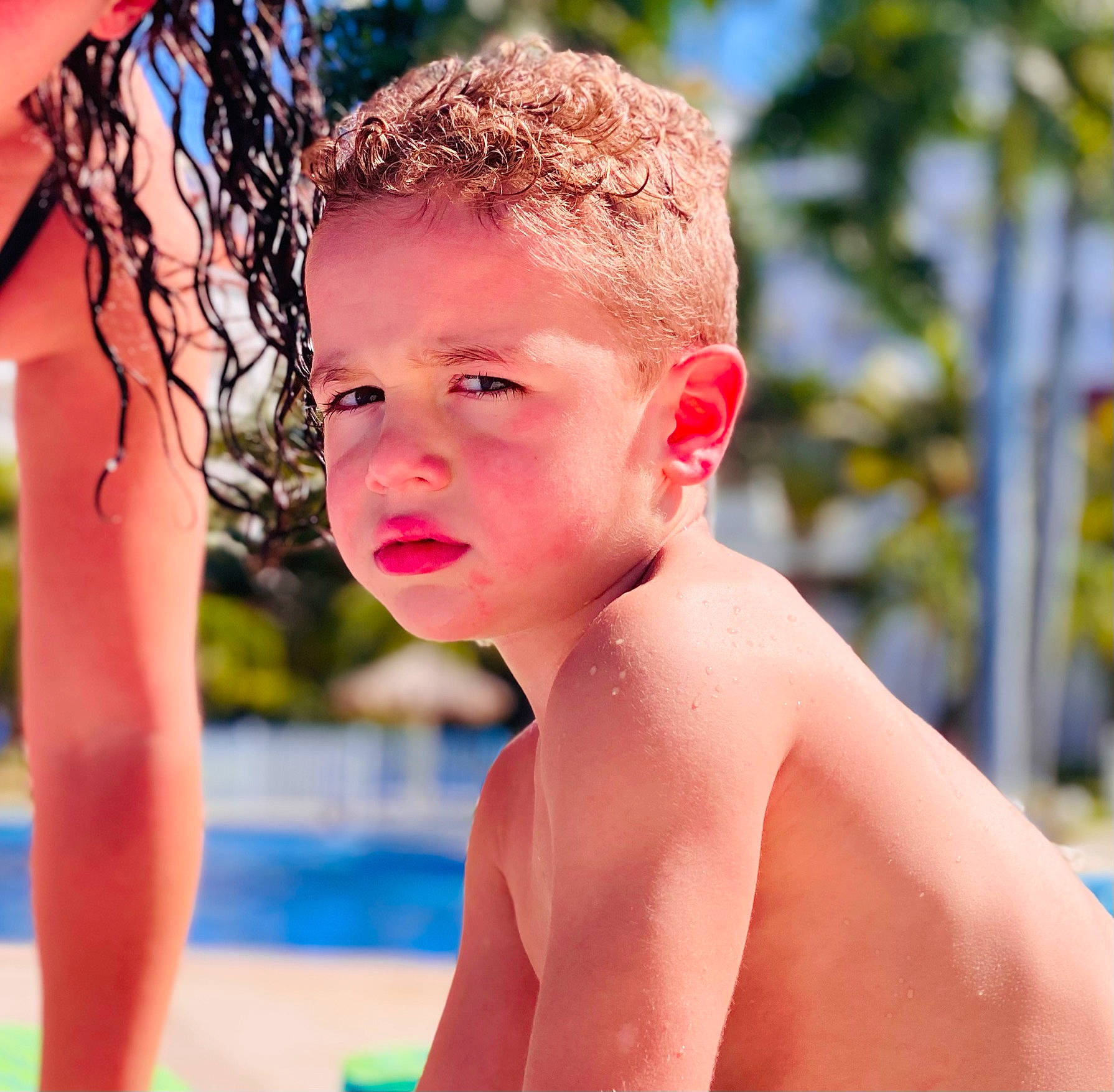 Marley participe au concours pour gagner de l'argent avec cette photo : arm, barechested, barefoot, bathing, chest, child, fun, happy, human_body, leisure, muscle, neck, people_in_nature, people_on_beach, person, play, smile, summer, sun_tanning, toddler