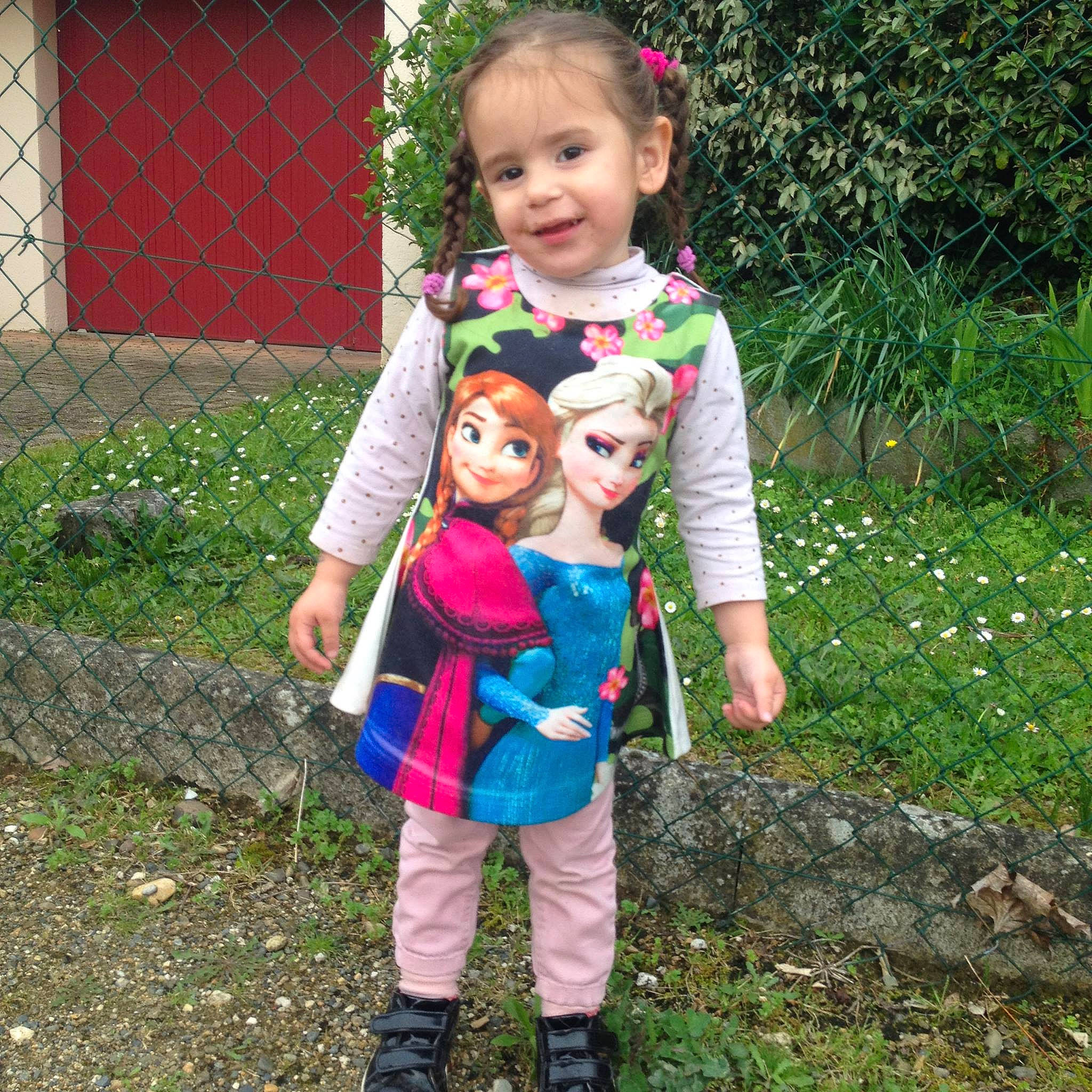 Dayana a rejoint le concours — aidez-le/la à gagner de superbes lots ! child, costume, fictional_character, footwear, joy, outerwear, pattern, person, plant, play, shoe, sleeve, smile, toddler