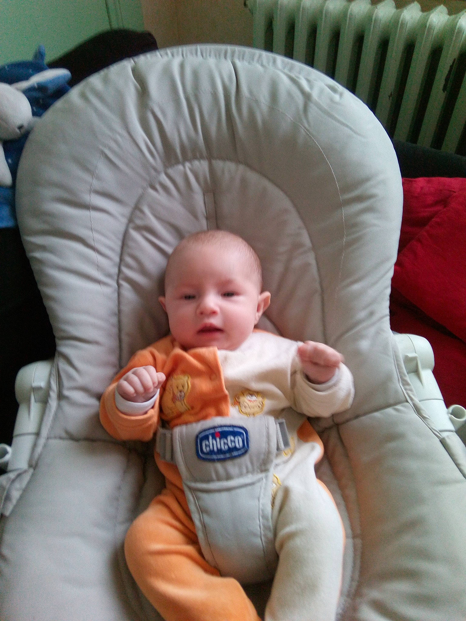 Noa participe au concours pour gagner de l'argent avec cette photo : abdomen, baby, baby_products, baby_sleeping, baby_toddler_clothing, cheek, child, comfort, couch, face, finger, health_care, person, product, room, sitting, skin, studio_couch, textile, thumb