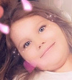 Schayias a rejoint le concours — aidez-le/la à gagner de superbes lots ! beauty, cheek, child, child_model, chin, ear, eye, eyebrow, face, forehead, hair, head, iris, joy, lip, nose, person, pink, selfie, skin