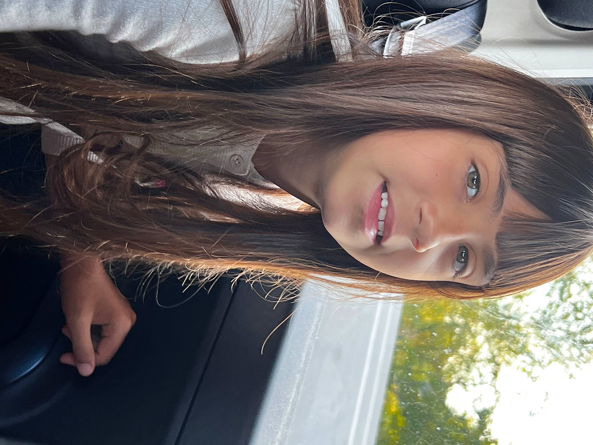 Maria Luiza a rejoint le concours — aidez-le/la à gagner de superbes lots ! bangs, black_hair, chin, cool, eyebrow, eyelash, face, facial_expression, flash_photography, hair, happy, headwear, iris, jaw, layered_hair, lip, mouth, nose, person, skin