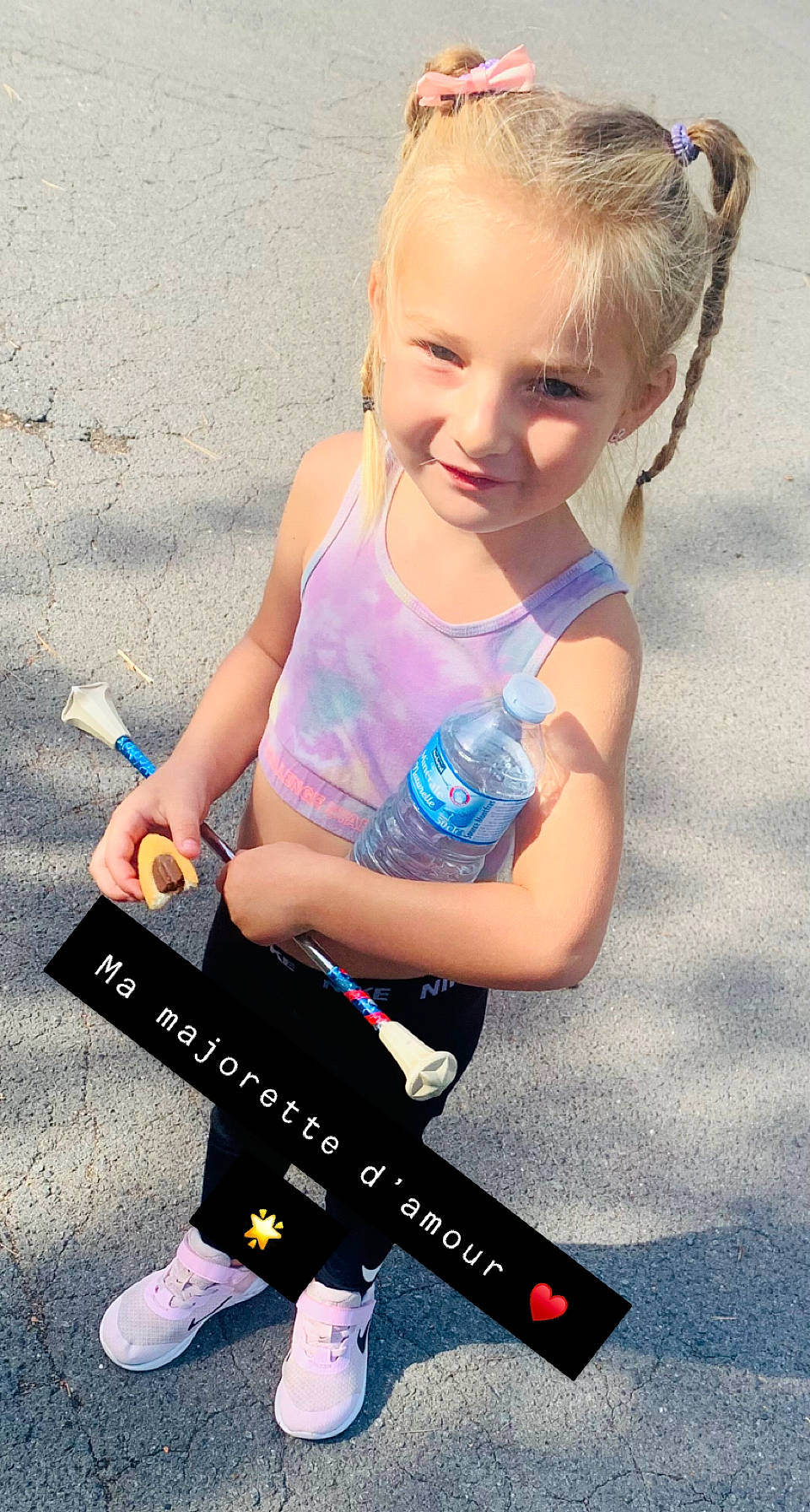 Melyana participe au concours pour gagner de l'argent avec cette photo : arm, asphalt, baby_toddler_clothing, child, cool, electric_blue, facial_expression, font, fun, hairstyle, happy, human_leg, joy, leisure, person, play, recreation, sitting, smile, t_shirt