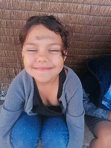 Ylona a rejoint le concours — aidez-le/la à gagner de superbes lots ! arm, chin, clothing, eye, eyebrow, face, finger, flash_photography, hair, happy, head, human_body, iris, joy, lip, mouth, neck, person, shoulder, skin