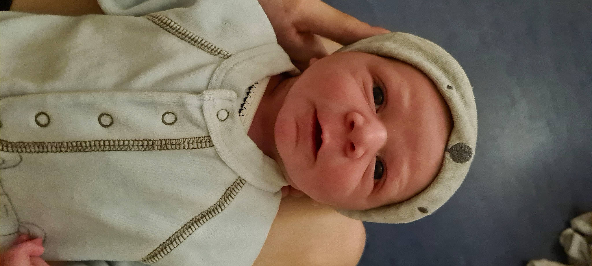 Gabriel a rejoint le concours — aidez-le/la à gagner de superbes lots ! baby, baby_laughing, baby_toddler_clothing, cheek, child, collar, comfort, eye, eyelash, facial_expression, gesture, happy, headwear, lip, neck, nose, person, skin, sleeve, smile