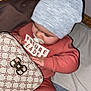 Naël a rejoint le concours — aidez-le/la à gagner de superbes lots ! baby, baby_sleeping, baby_toddler_clothing, cap, car_seat, cheek, comfort, headgear, human_body, knit_cap, lap, linens, outerwear, pattern, plaid, sleeve, tartan, toddler, wool, woolen