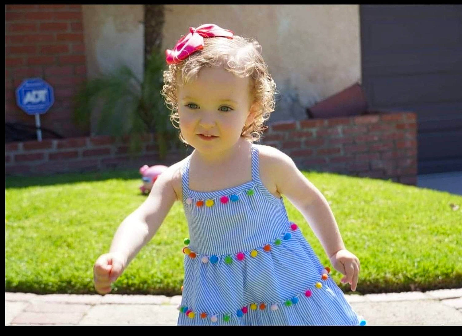 Sophie participe au concours pour gagner de l'argent avec cette photo : baby, baby_toddler_clothing, beauty, child, day_dress, dress, fun, grass, happy, leisure, magenta, pattern, people_in_nature, person, pink, plant, purple, sleeve, smile, summer