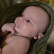 Lukas participe au concours pour gagner de l'argent avec cette photo : arm, baby, child, closeup, cute, expression, face, gaze, indoors, infant, newborn, peaceful, person, portrait, resting, skin, soft, towel, wrapped, young