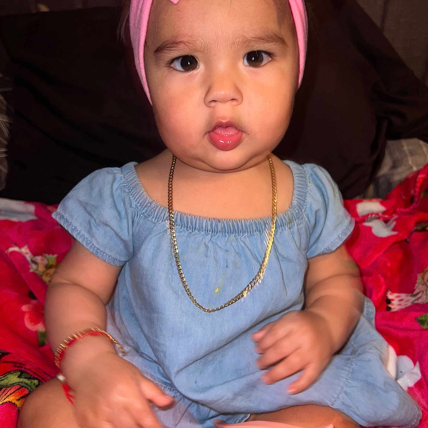 Esmeralda is registered to the contest to win money with this photo: accessories, baby, bodypart, cap, clothing, couch, face, finger, furniture, hand, hat, head, jewelry, necklace, person, photography, portrait, sitting, sunglasses, t_shirt