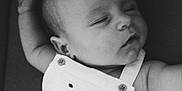 Eden participe au concours pour gagner de l'argent avec cette photo : baby, sleeping, infant, black_and_white, cute, clothing, face, peaceful, portrait, closeup, child, soft, nap, babywear, adorable, rest, skin, button, expression, relaxation