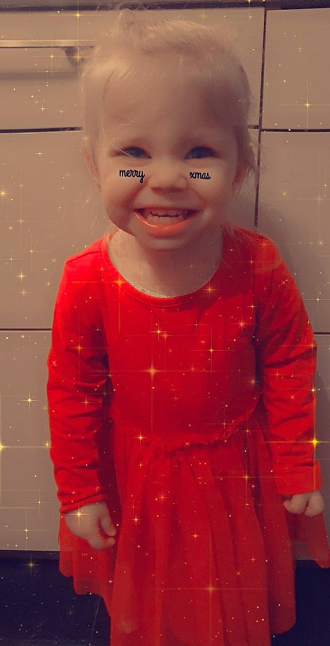 Noélya a rejoint le concours — aidez-le/la à gagner de superbes lots ! baby, baby_laughing, baby_toddler_clothing, cheek, child, day_dress, facial_expression, iris, joy, laugh, lip, organ, pattern, person, pleased, sleeve, standing, tile, toddler, tooth