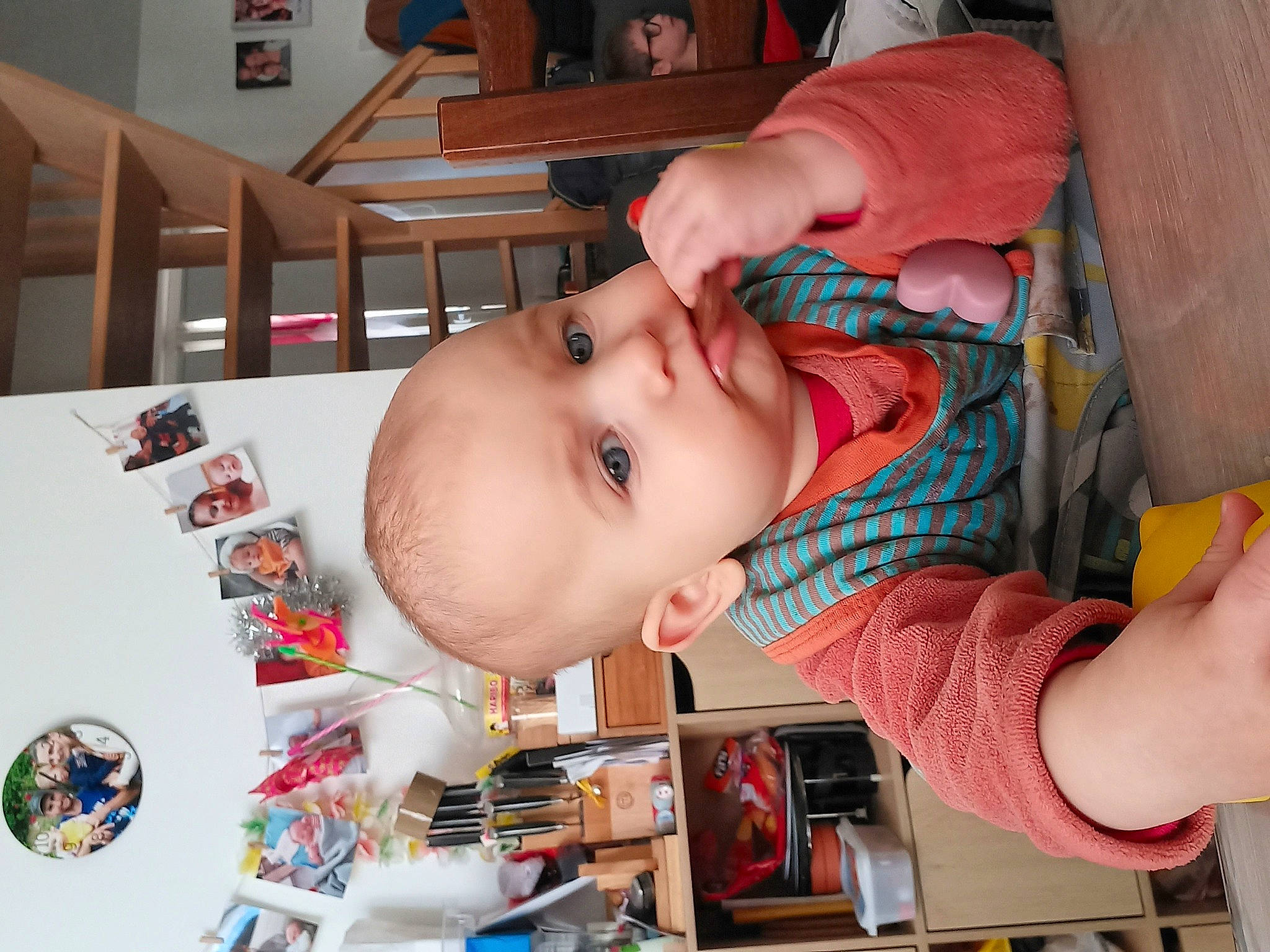 Lena participe au concours pour gagner de l'argent avec cette photo : baby, baby_products, baby_toddler_clothing, cheek, child, ear, eyelash, food, fun, happy, mouth, nose, orange, person, product, room, skin, toddler