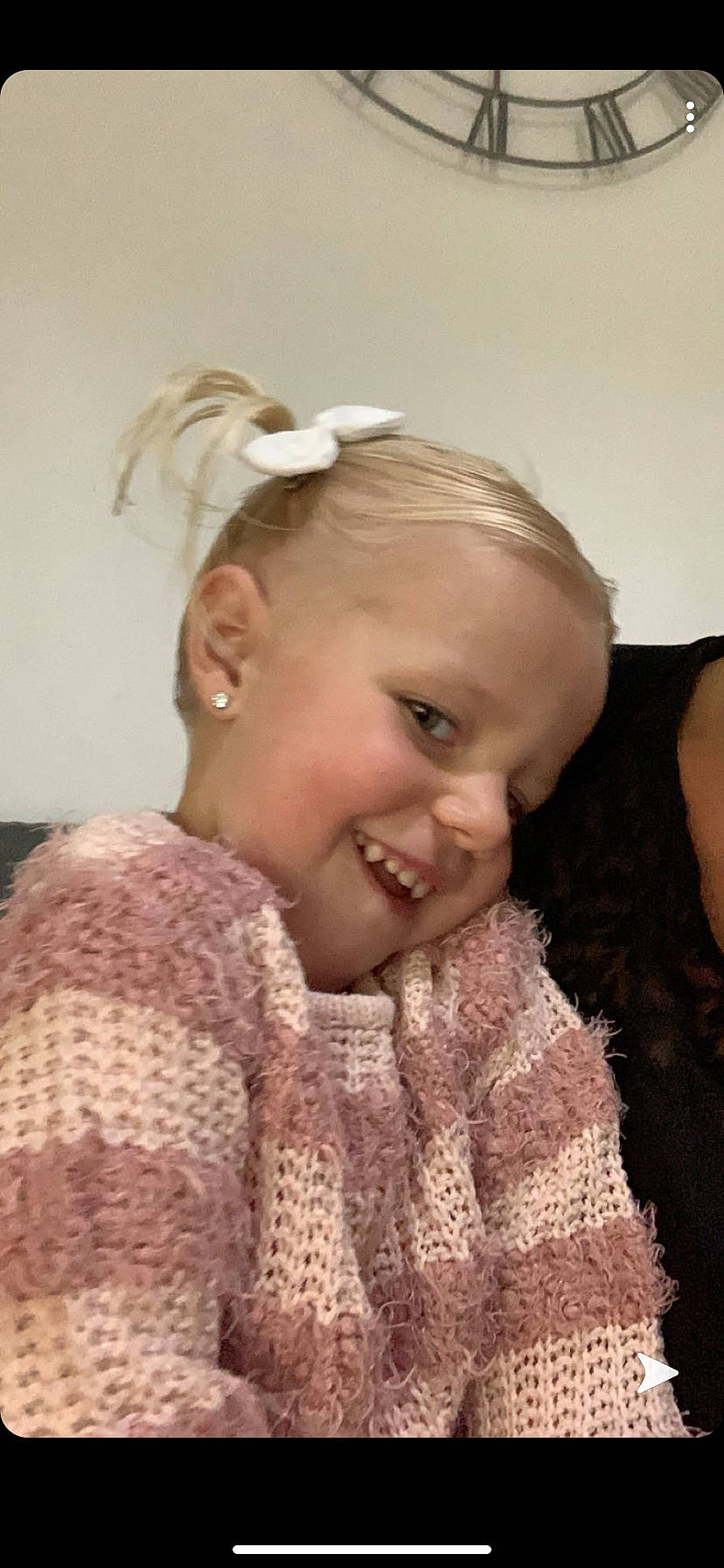 Helena a rejoint le concours — aidez-le/la à gagner de superbes lots ! baby, blond, cheek, child, chin, ear, eye, face, forehead, hair, hairstyle, head, joy, knitting, neck, nose, person, skin, smile, textile