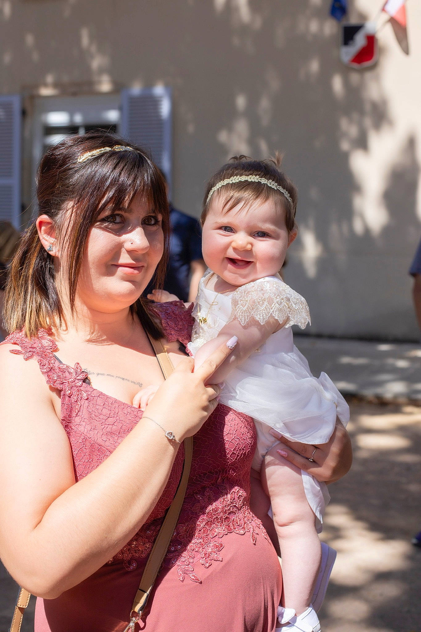 Mia participe au concours pour gagner de l'argent avec cette photo : baby, bridal_accessory, bridal_clothing, child, event, face, facial_expression, fashion, formal_wear, fun, gesture, gown, happy, human, jewellery, joy, necklace, person, pink, skin