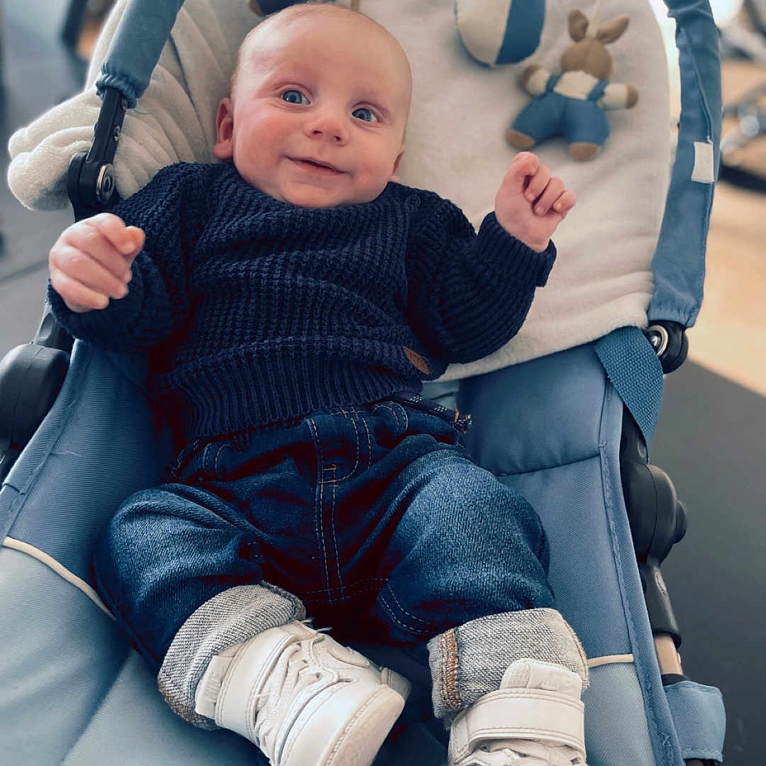 Isandro participe au concours pour gagner de l'argent avec cette photo : baby, baby_seat, blue_sweater, casual_clothing, child, comfort, cozy, cute, denim_pants, happy, indoor, infant, playful, plush_toys, portrait, seated, smiling, soft_toys, white_sneakers, young_child