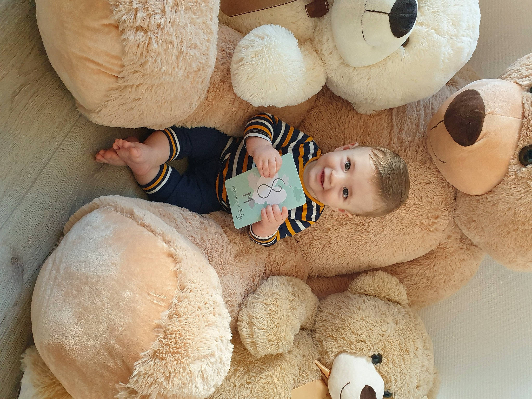 Atilio a rejoint le concours — aidez-le/la à gagner de superbes lots ! baby, baby_safety, baby_sleeping, baby_toddler_clothing, beauty, cheek, child, comfort, head, joy, mammal, organ, person, skin, stuffed_toy, teddy_bear, textile, toddler, toy, vertebrate