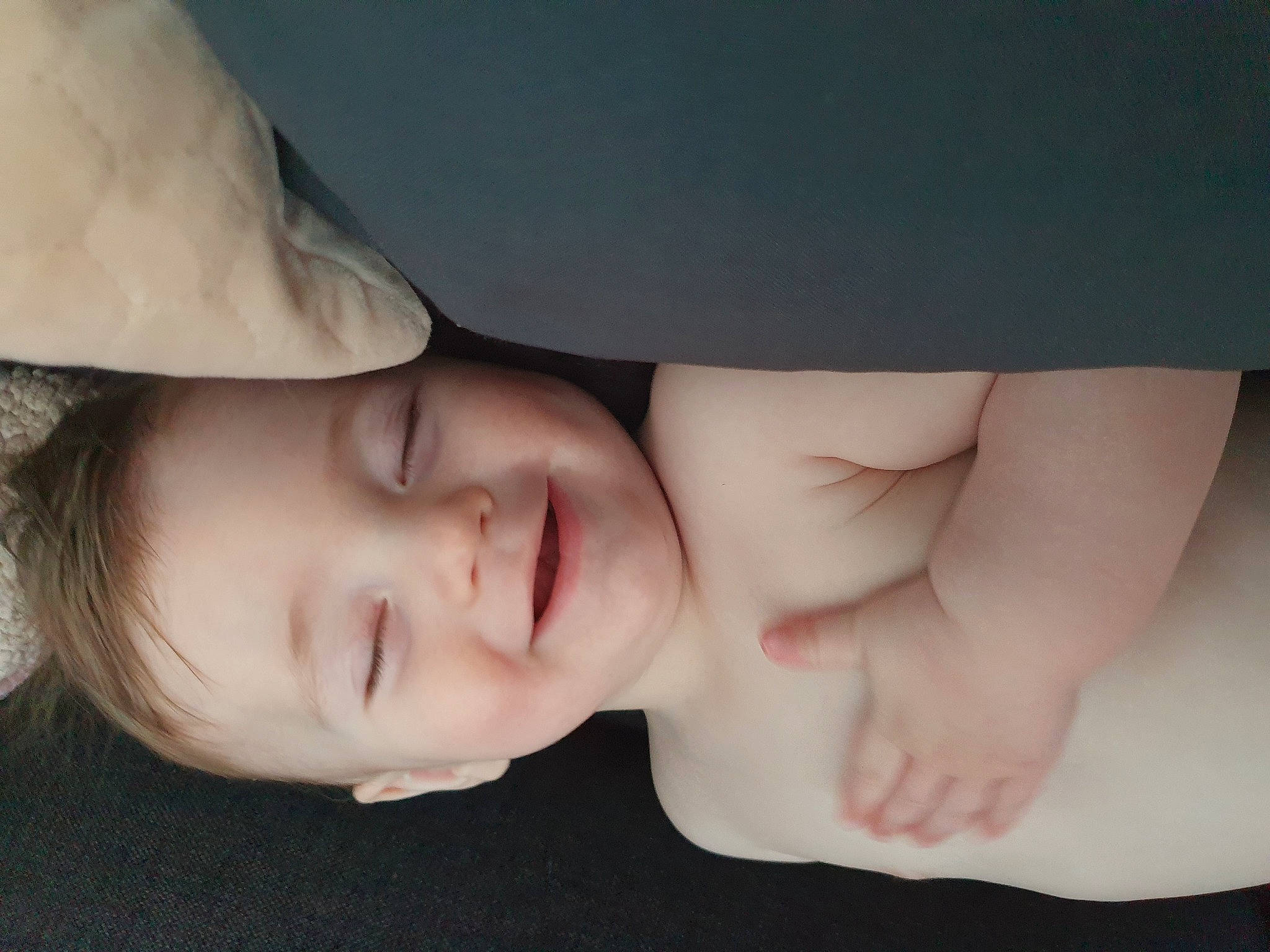 Atilio a rejoint le concours — aidez-le/la à gagner de superbes lots ! baby, cheek, child, comfort, eye, eyebrow, eyelash, finger, gesture, hand, happy, iris, joy, lip, mouth, neck, nose, person, skin, sleeve