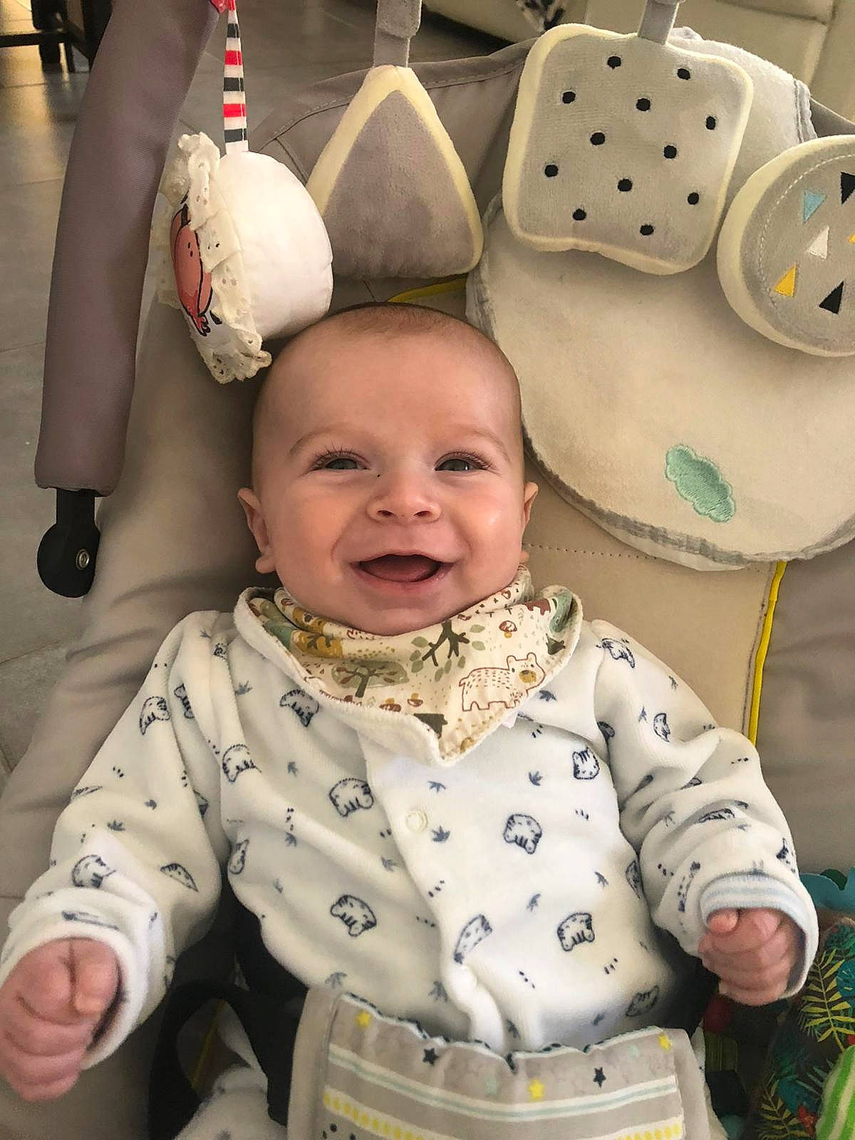 Charles a rejoint le concours — aidez-le/la à gagner de superbes lots ! baby, baby_toddler_clothing, cheek, child, design, facial_expression, fashion, fun, happy, head, jacket, joy, outerwear, pattern, person, product, sleeve, smile, textile, toddler