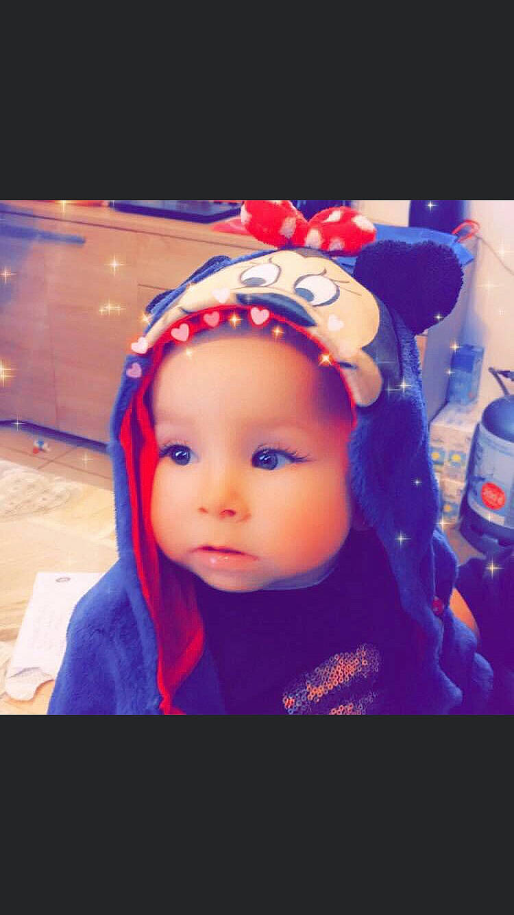 Kenza participe au concours pour gagner de l'argent avec cette photo : cheek, child, cool, ear, eye, face, forehead, fun, hair_accessory, head, headband, headgear, headwear, lip, nose, person, photography, pink, smile, snapshot