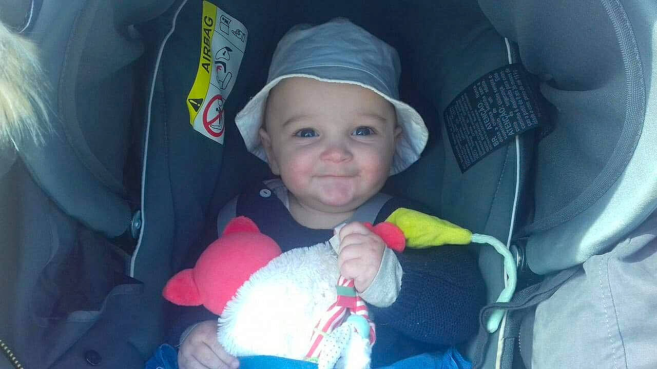 Léo a rejoint le concours — aidez-le/la à gagner de superbes lots ! baby, car_seat, child, fun, joy, person, smile, toddler